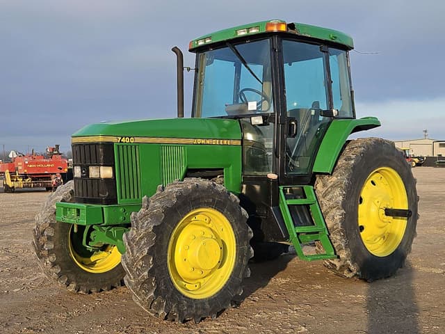 Image of John Deere 7400 equipment image 1