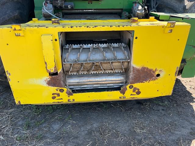 Image of John Deere 7400 equipment image 4