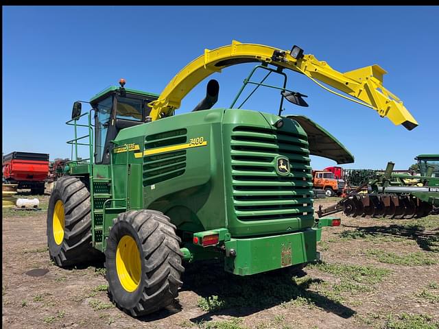 Image of John Deere 7400 equipment image 1