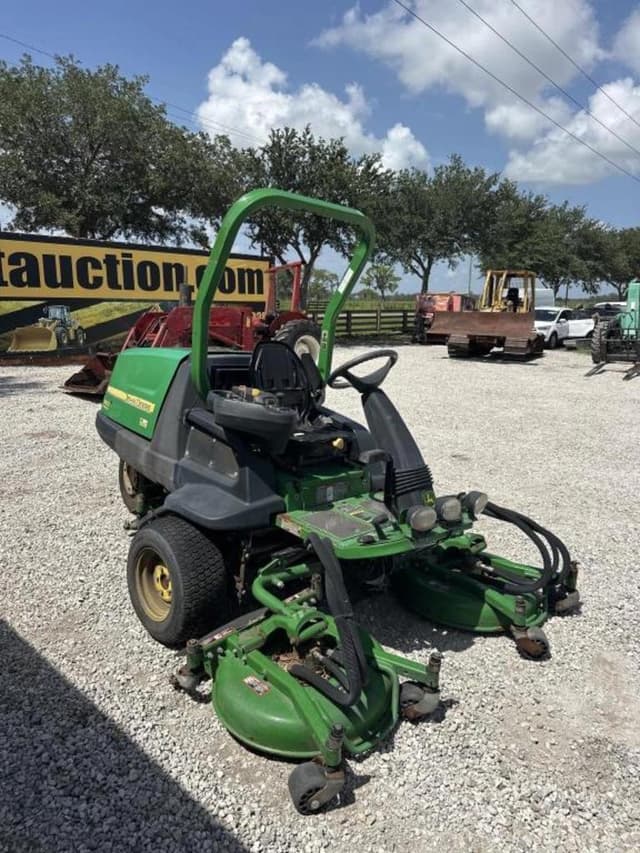 Image of John Deere 7400 equipment image 4