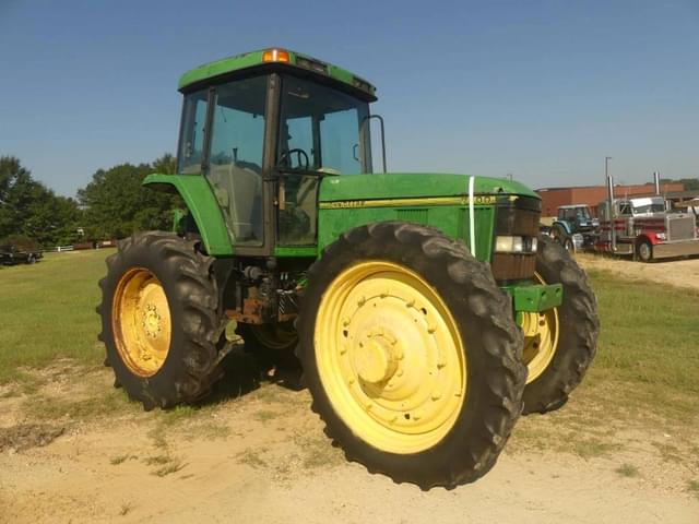 Image of John Deere 7400 equipment image 1
