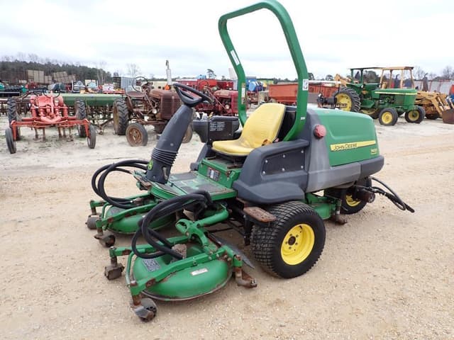 Image of John Deere 7400 equipment image 2