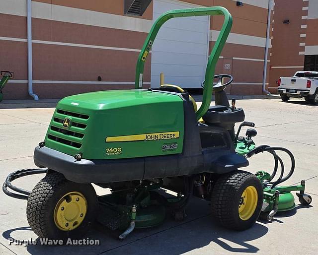 Image of John Deere 7400 equipment image 4