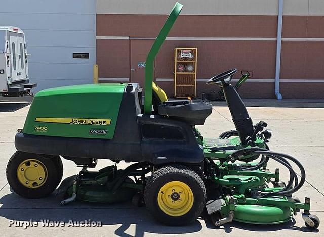 Image of John Deere 7400 equipment image 3
