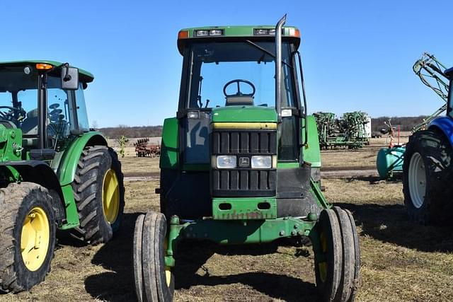 Image of John Deere 7400 equipment image 1