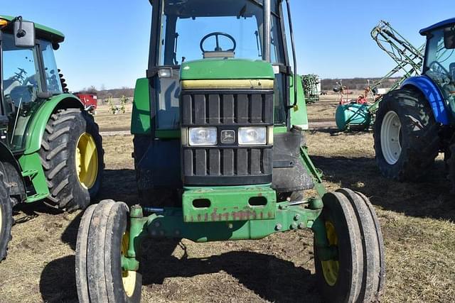 Image of John Deere 7400 equipment image 3