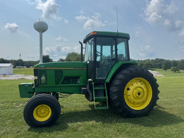 Image of John Deere 7400 equipment image 4