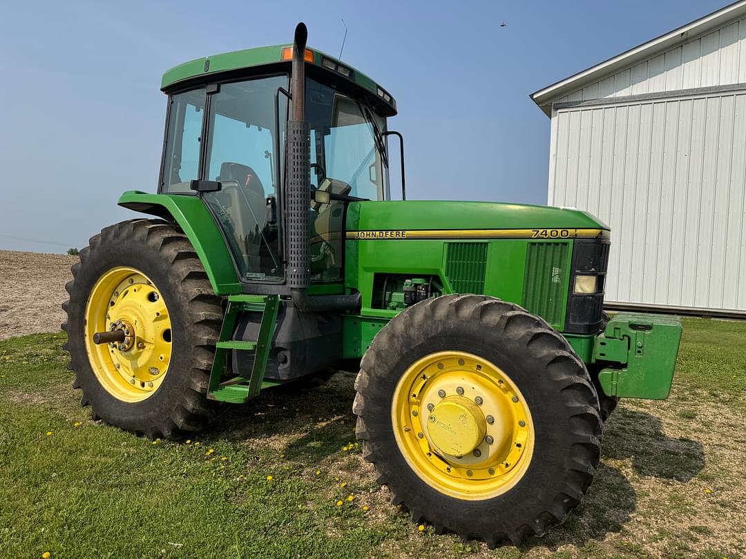 Image of John Deere 7400 Primary image