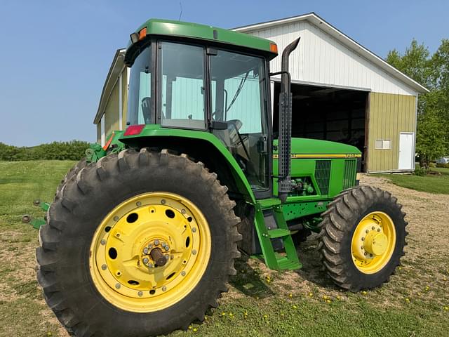 Image of John Deere 7400 equipment image 1