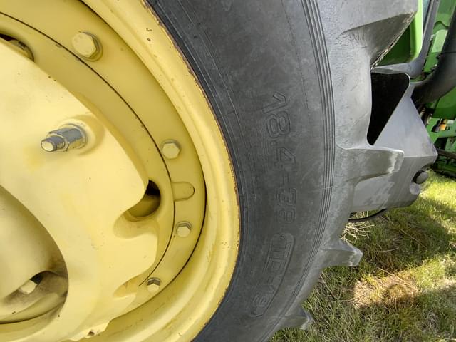 Image of John Deere 7400 equipment image 4