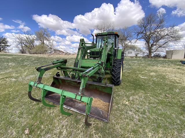 Image of John Deere 7400 equipment image 1
