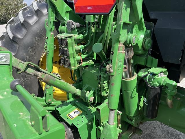 Image of John Deere 7410 equipment image 4