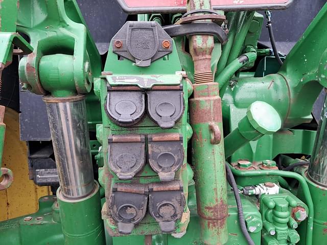 Image of John Deere 7410 equipment image 4