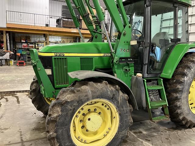 Image of John Deere 7410 equipment image 1