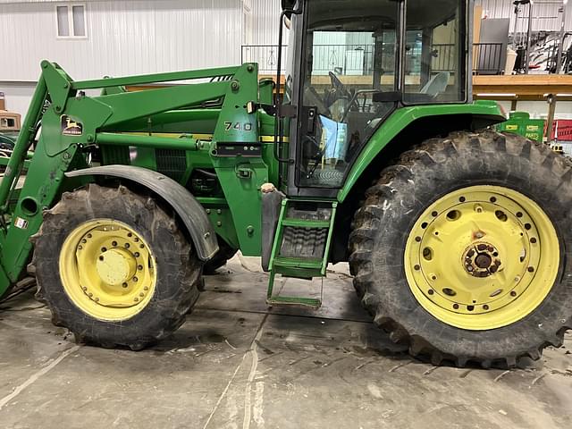Image of John Deere 7410 equipment image 2