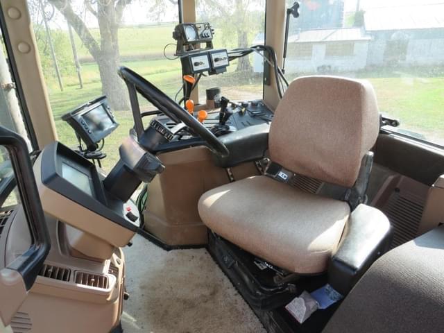 Image of John Deere 7410 equipment image 4