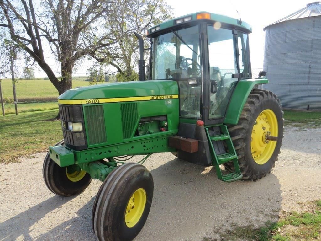 John Deere 7410 Equipment Image0