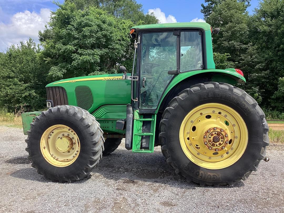 Image of John Deere 7420 Primary image
