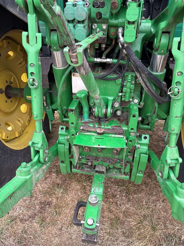 Image of John Deere 7420 equipment image 4