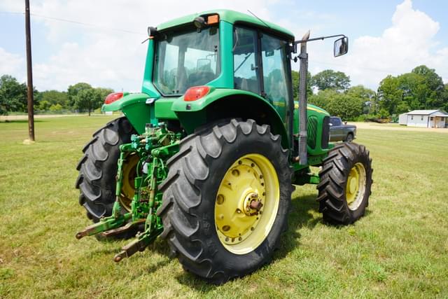 Image of John Deere 7420 equipment image 4