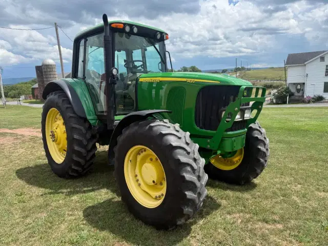 Image of John Deere 7420 equipment image 1