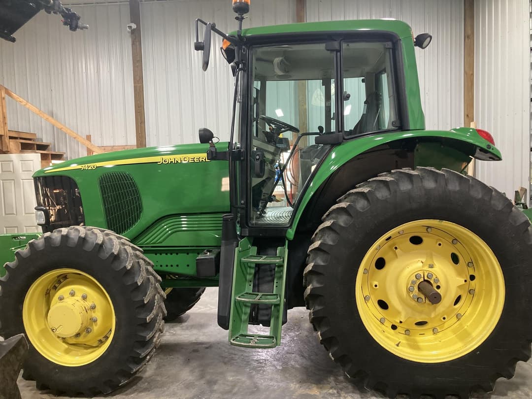 Image of John Deere 7420 Primary Image