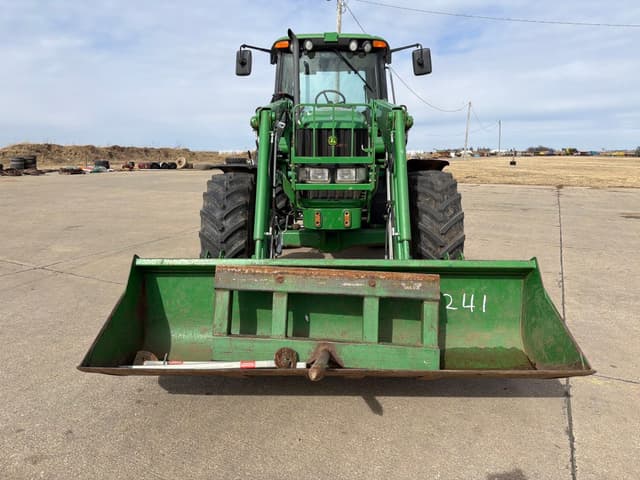 Image of John Deere 7420 equipment image 1