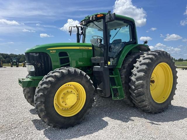 Image of John Deere 7430 Premium equipment image 1