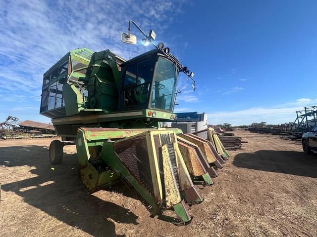 Image of John Deere 7445 equipment image 1