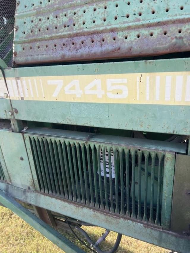 Image of John Deere 7445 equipment image 2