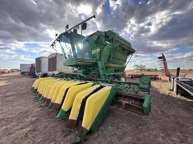 Image of John Deere 7455 equipment image 2