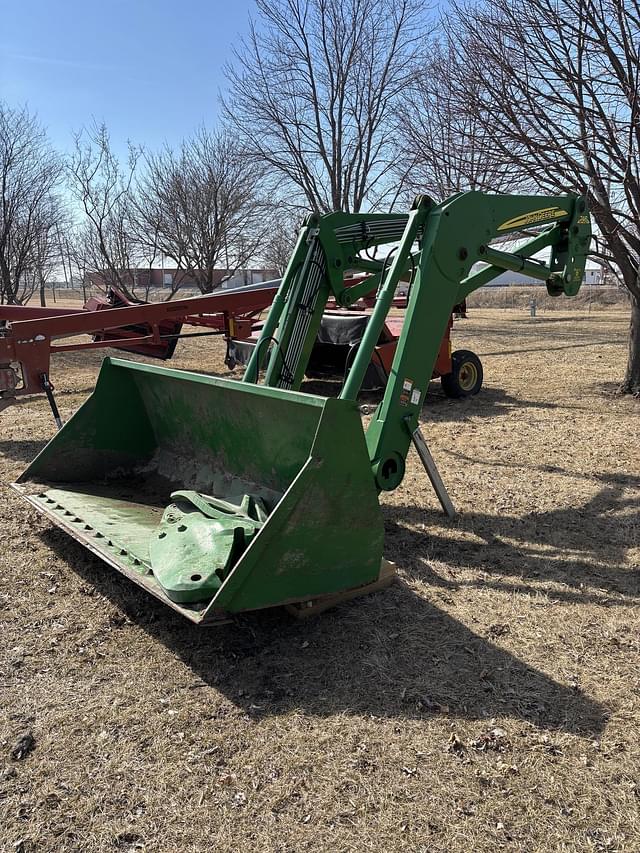 Image of John Deere 746 equipment image 3