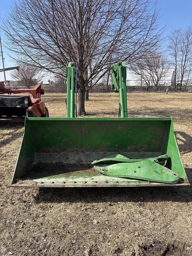 Image of John Deere 746 equipment image 2