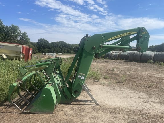 John Deere 746 Equipment Image0