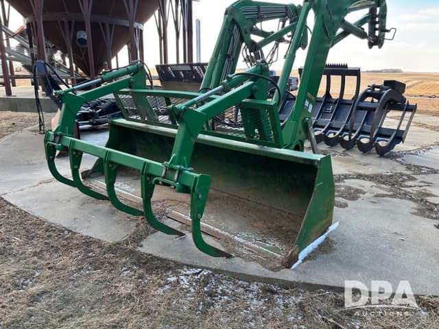 Image of John Deere 746 equipment image 3