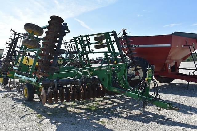 Image of John Deere 726 equipment image 2