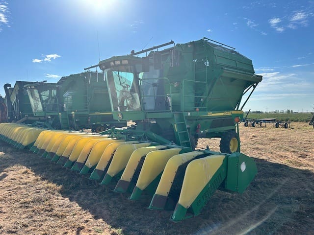 John Deere 7460 Equipment Image0