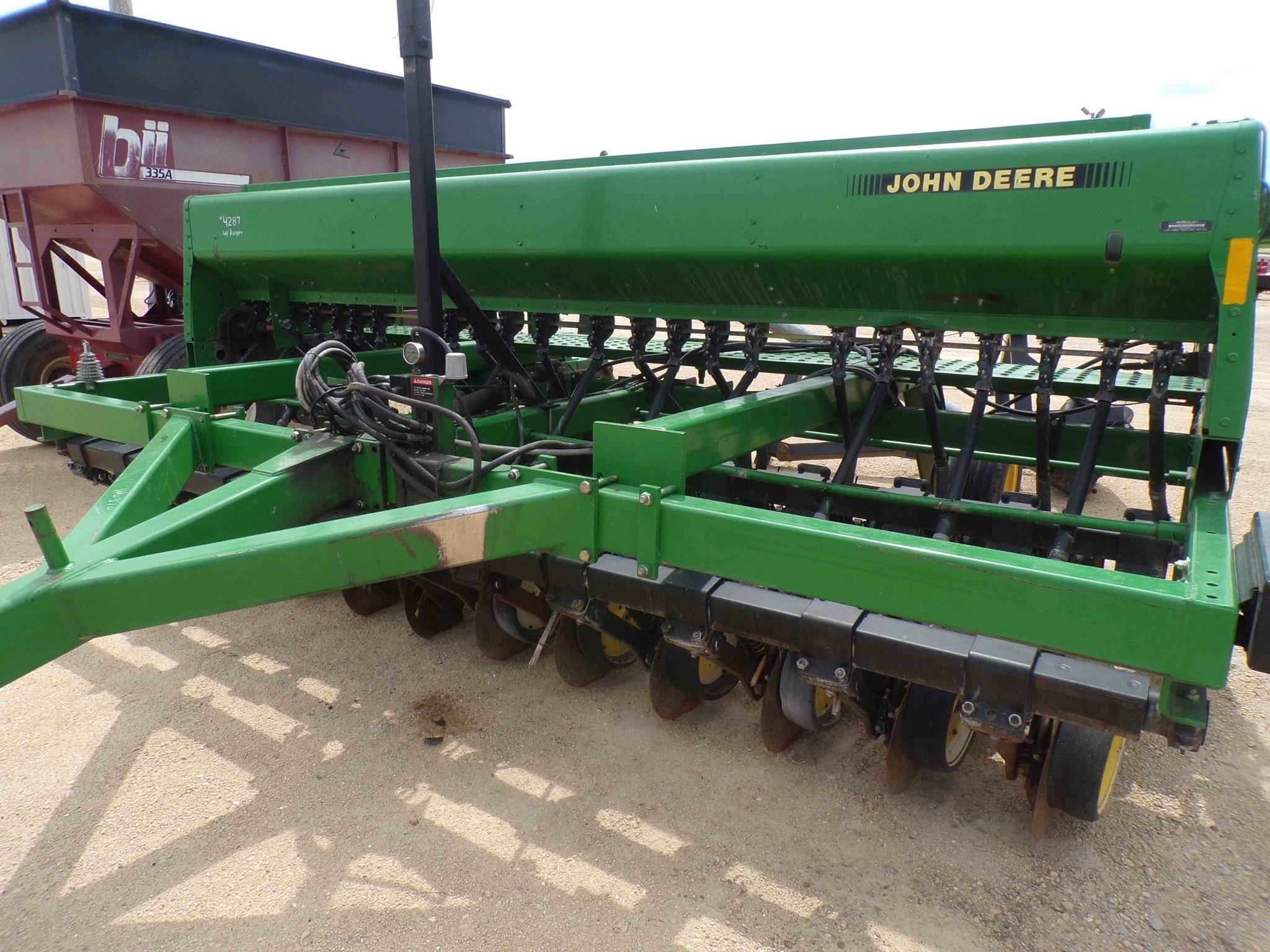 John Deere 750 Equipment Image0
