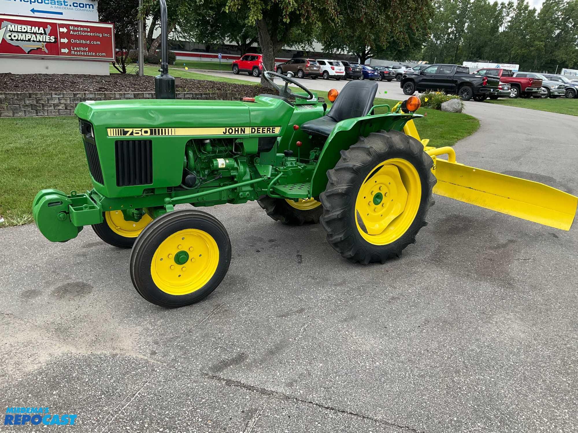 Main image John Deere 750