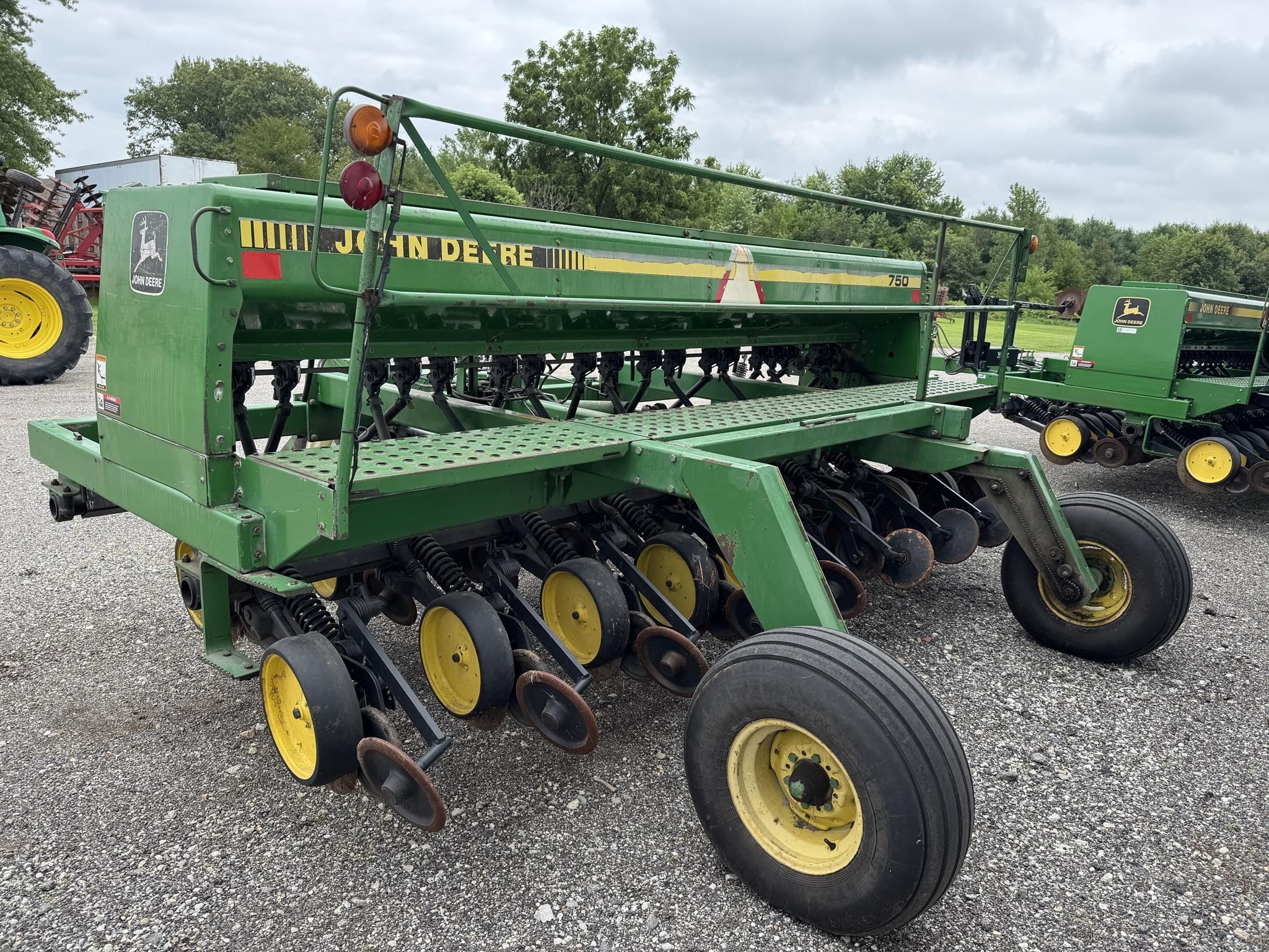 1994 John Deere 750 Equipment Image0