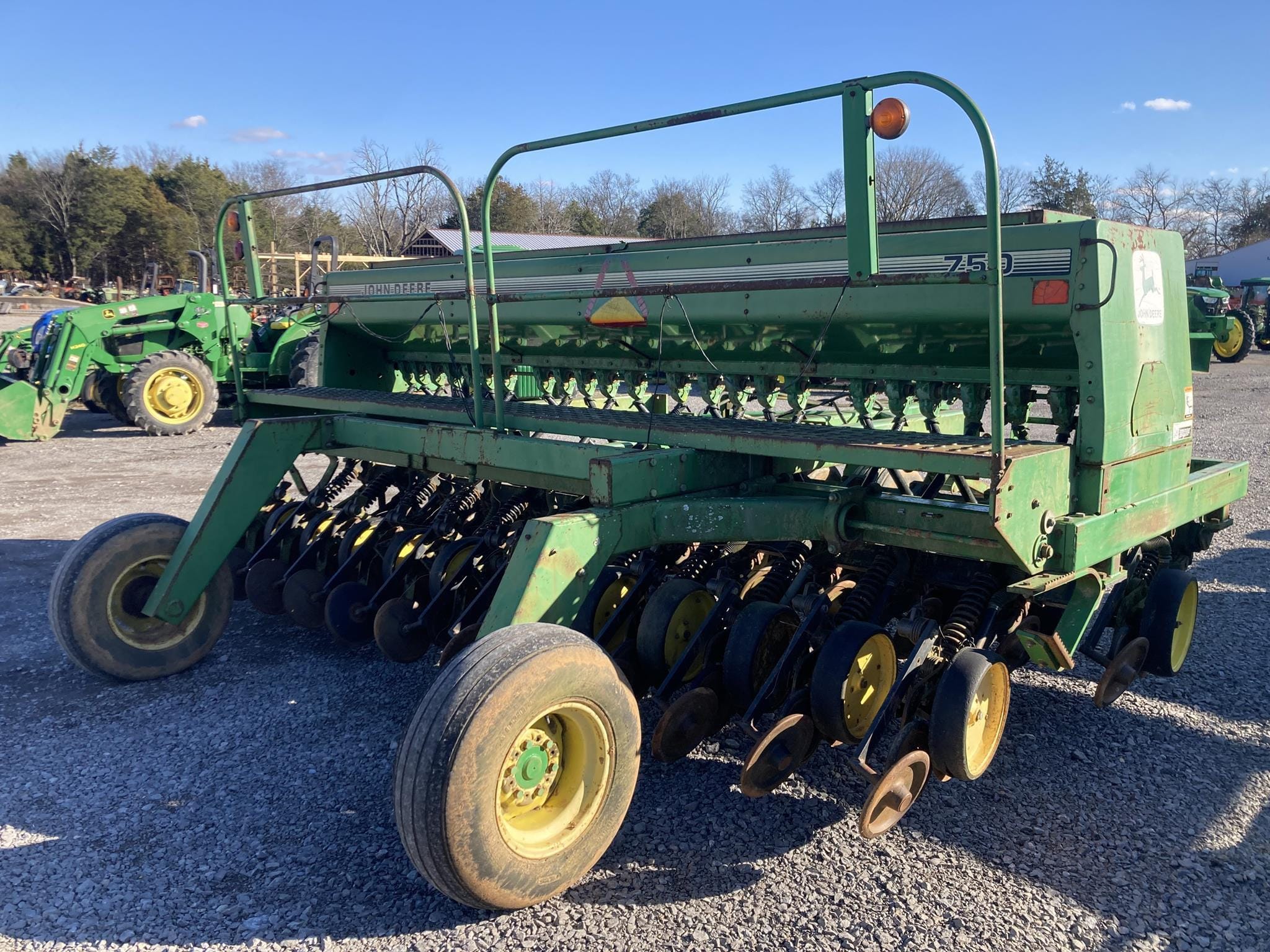 John Deere 750 Equipment Image0