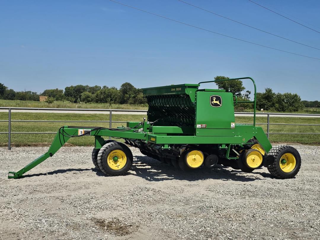 Image of John Deere 750 Primary image