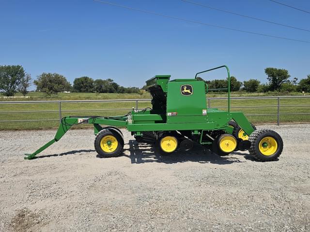 Image of John Deere 750 equipment image 2