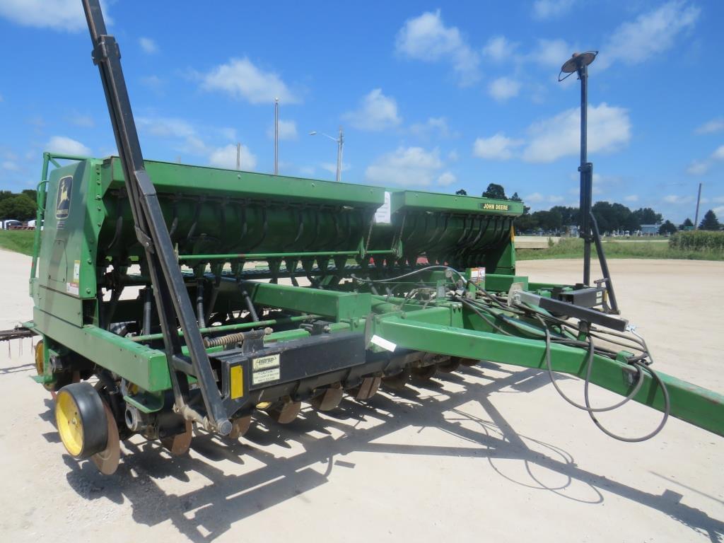 Image of John Deere 750 Primary image