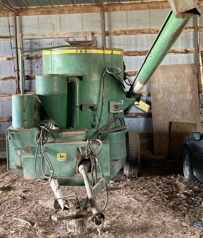 SOLD John Deere 750 Hay and Forage Grinders/Mixers Tractor Zoom