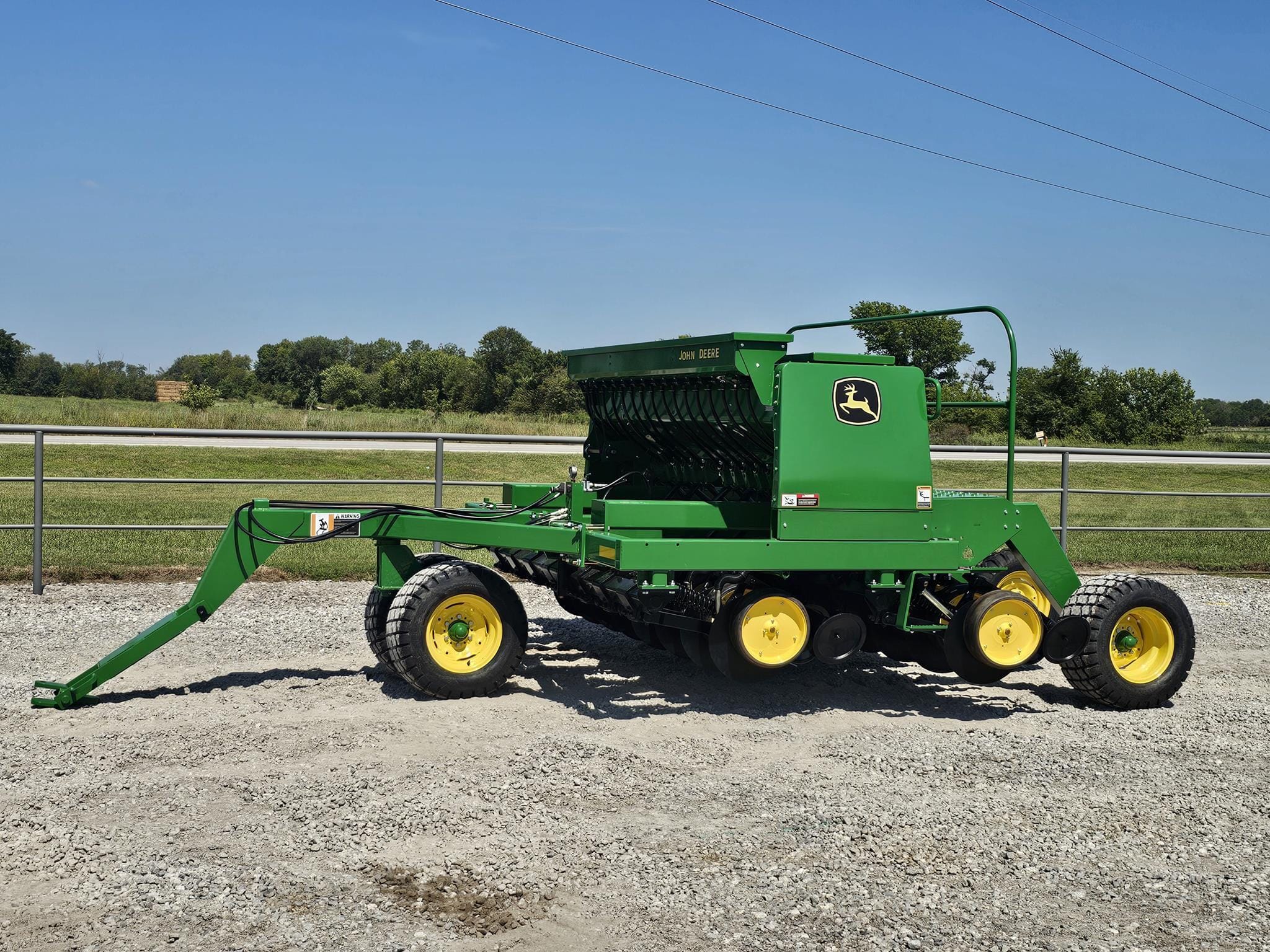 John Deere 750 Equipment Image0