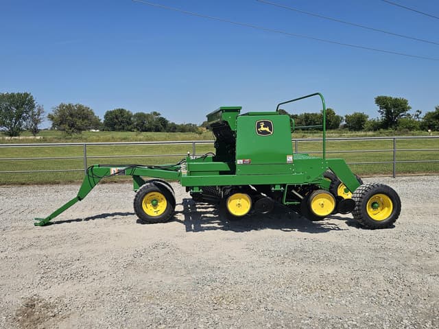 Image of John Deere 750 equipment image 2
