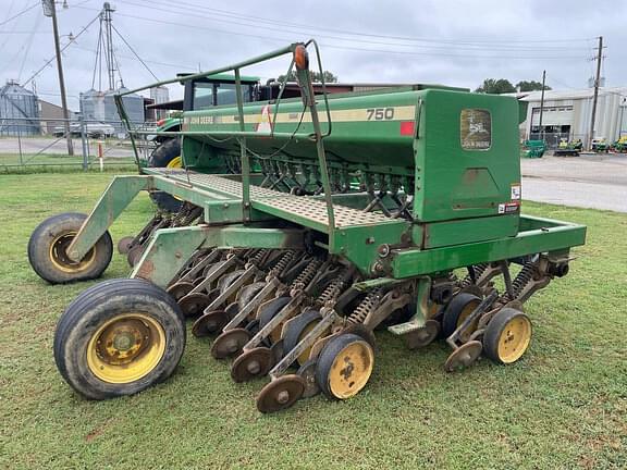 Image of John Deere 750 equipment image 1