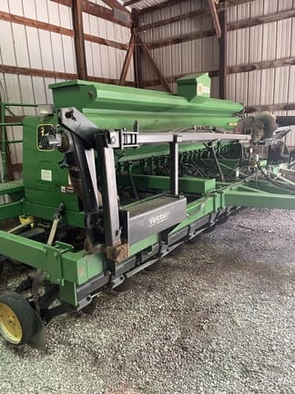 Main image John Deere 750