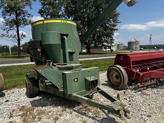 Image of John Deere 750 equipment image 3